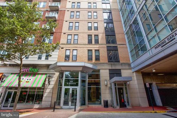 $2,975 | 444 West Broad Street, Unit 619, Falls Church, VA 22046