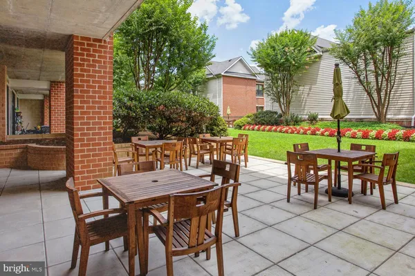 $2,975 | 444 West Broad Street, Unit 619, Falls Church, VA 22046