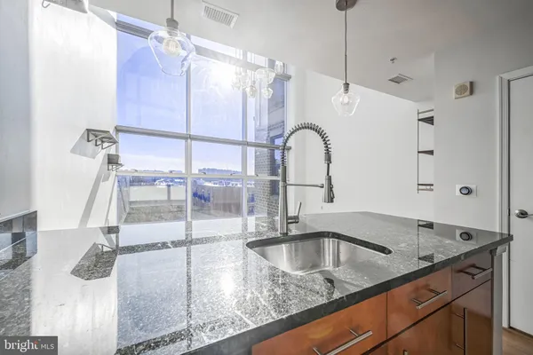 $2,975 | 444 West Broad Street, Unit 619, Falls Church, VA 22046