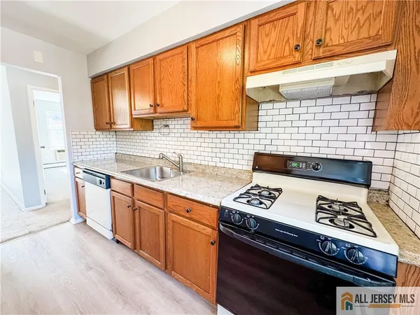 $160,000 | 66 Fox Road, Unit 9B, Edison, NJ 08817