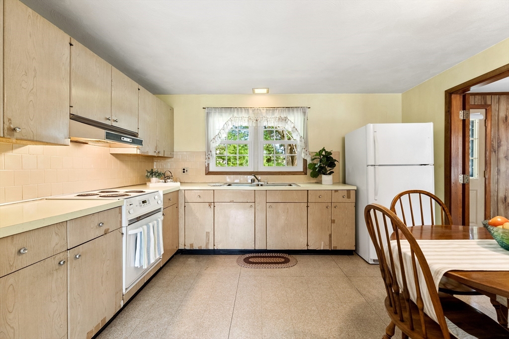 3 Pontiac Road Peabody, MA 01960 - Photo 8 of 30 Gallery Image 8