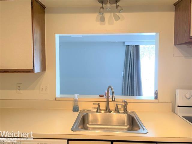 27374 Evergreen Road Lathrup Village, MI 48076 - Photo 5 of 12