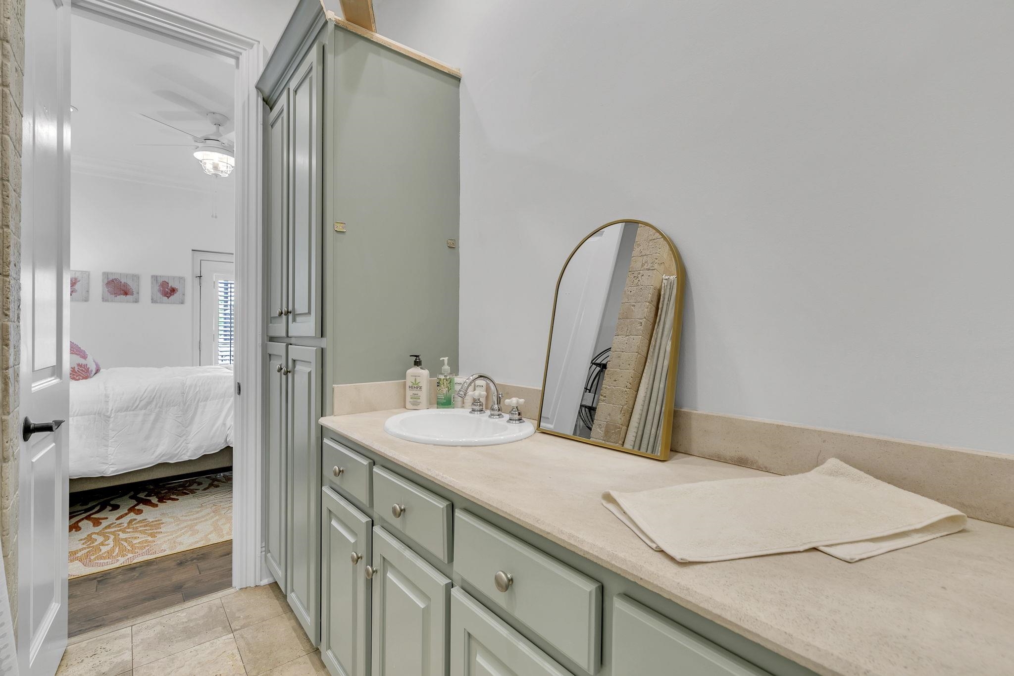 753 St Francis Street, Unit TH1004 Mobile, AL 36602 - Photo 40 of 56 Bathroom