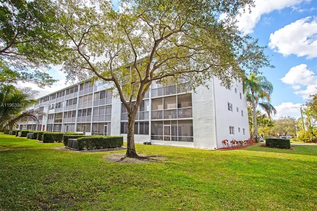$160,000 | 1301 Southwest 135th Terrace, Unit 413J, Pembroke Pines, FL 33027