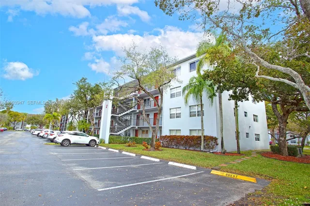 $160,000 | 1301 Southwest 135th Terrace, Unit 413J, Pembroke Pines, FL 33027
