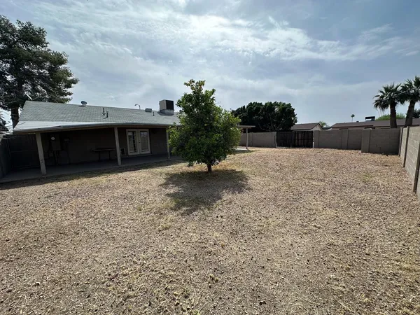 $1,895 | 18202 North 33rd Avenue, Phoenix, AZ 85053