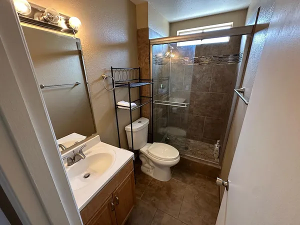 $1,895 | 18202 North 33rd Avenue, Phoenix, AZ 85053