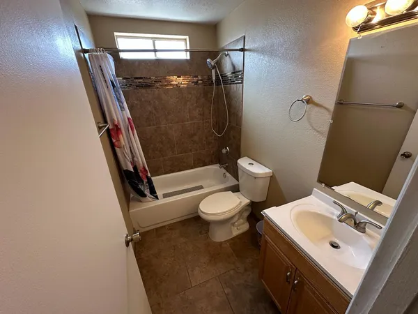 $1,895 | 18202 North 33rd Avenue, Phoenix, AZ 85053