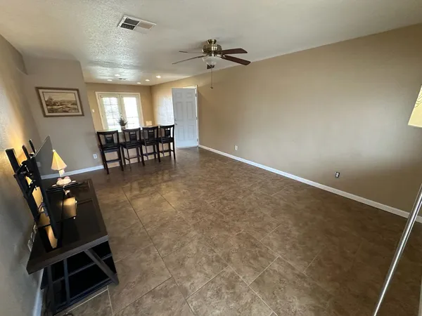 $1,895 | 18202 North 33rd Avenue, Phoenix, AZ 85053
