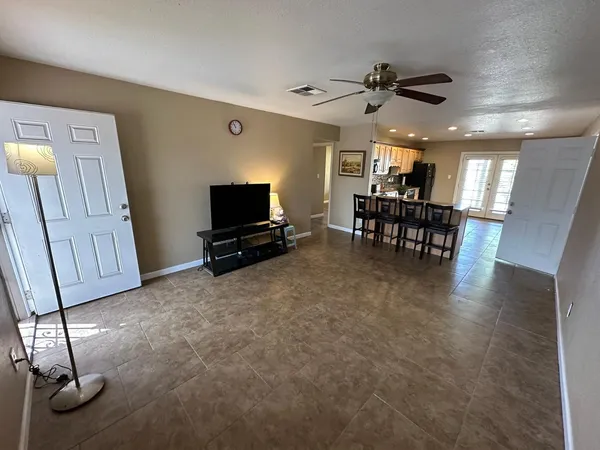 $1,895 | 18202 North 33rd Avenue, Phoenix, AZ 85053