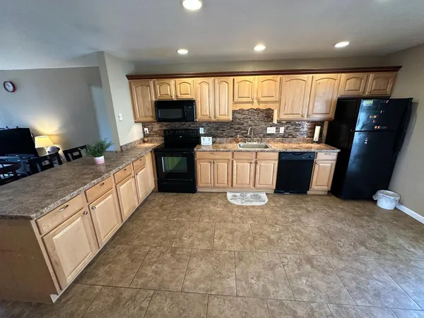$1,895 | 18202 North 33rd Avenue, Phoenix, AZ 85053