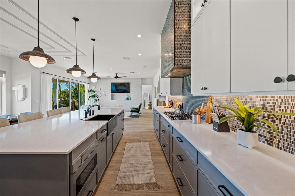 401 77th Street Holmes Beach, FL 34217 - Photo 13 of 92