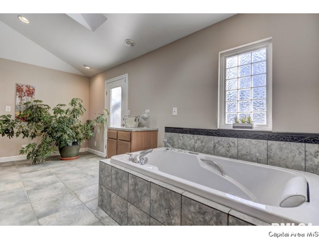 37 Wildwood Road Springfield, IL 62704 - Photo 8 of 36