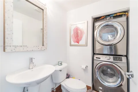 $610,000 | 888 Biscayne Boulevard, Unit 3506, Miami, FL 33132