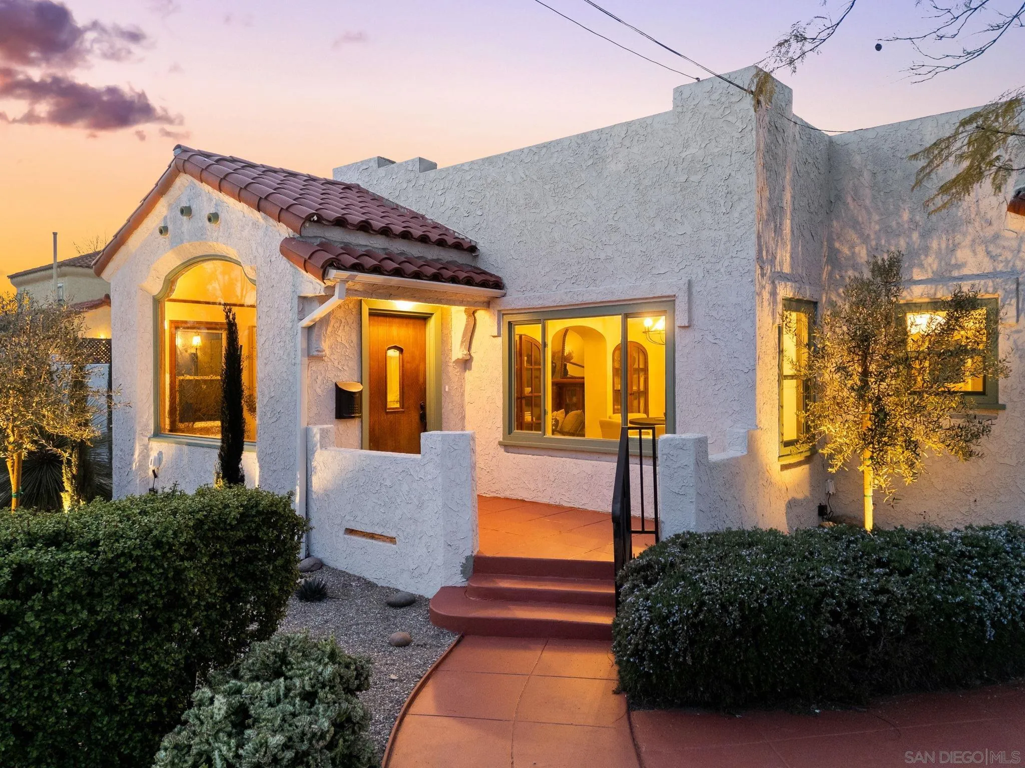 4052 Alder Drive San Diego, CA 92116 - Photo 3 of 28