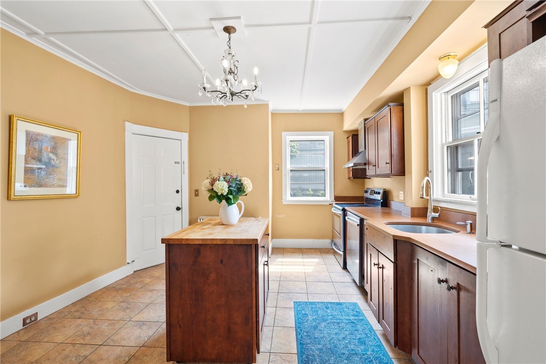 216 Spring Street Newport, RI 02840 - Photo 12 of 48