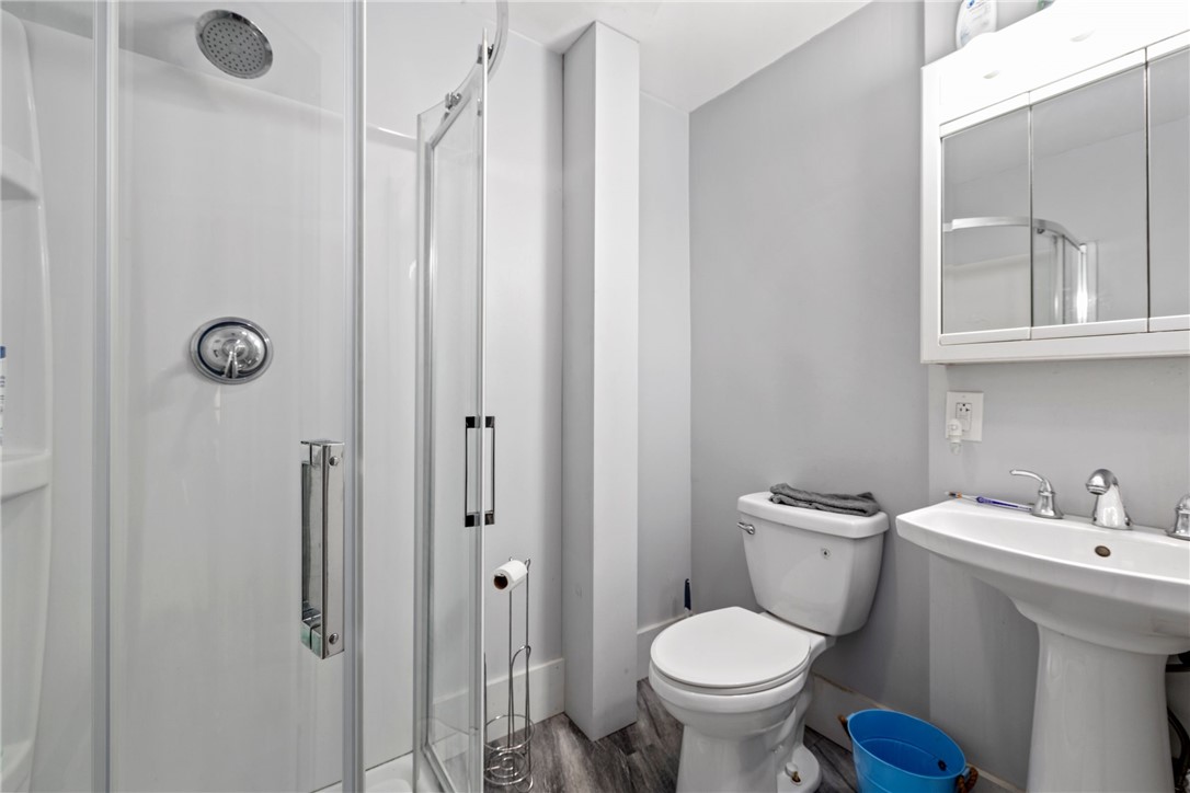 216 Spring Street Newport, RI 02840 - Photo 29 of 48 Second Floor Bath