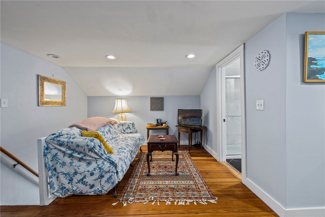 216 Spring Street Newport, RI 02840 - Photo 30 of 48 Third Floor