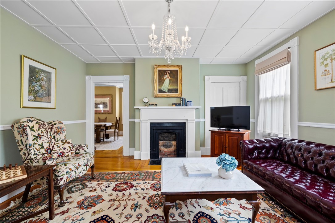 216 Spring Street Newport, RI 02840 - Photo 4 of 48