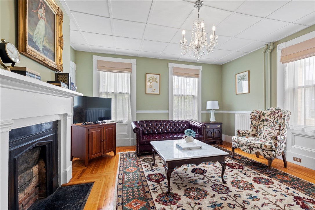 216 Spring Street Newport, RI 02840 - Photo 5 of 48