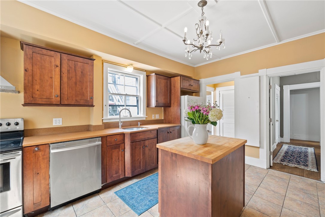 216 Spring Street Newport, RI 02840 - Photo 9 of 48