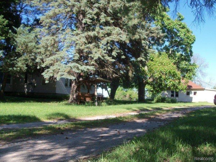 10275 Dehmel Road Birch Run, MI 48415 - Photo 5 of 20 Dehmel Rd old garge last used as