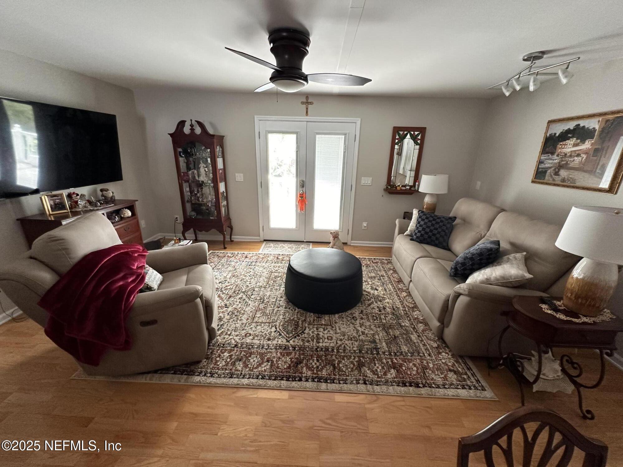 310 7th Street Atlantic Beach, FL 32233 - Photo 4 of 16 a living room with furniture and a flat screen tv