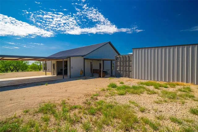 a view of an house with backyard of house