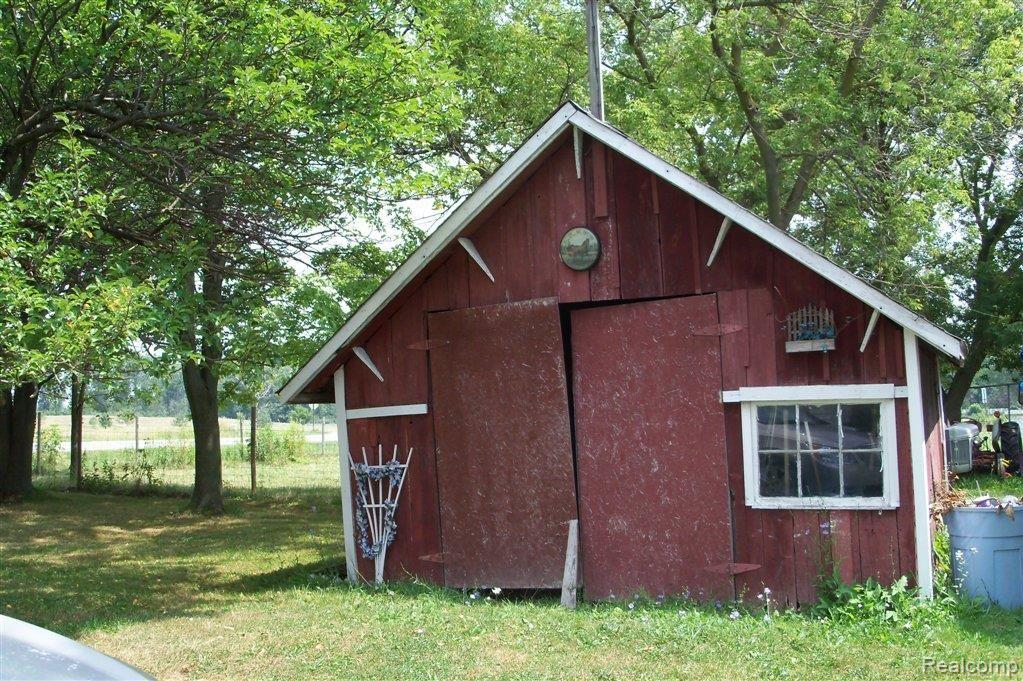 9033 Division Road Casco, MI 48064 - Photo 4 of 6 100_0299.JPG