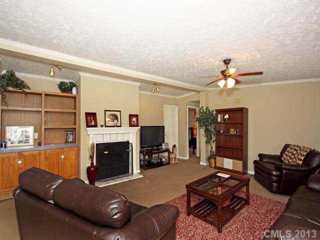 824 Perry Road Troutman, NC 28166 - Photo 2 of 16
