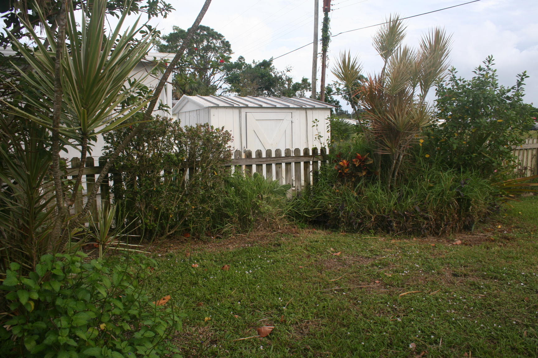6940 Southeast Ridgeway Terrace Hobe Sound, FL 33455 - Photo 12 of 22 010