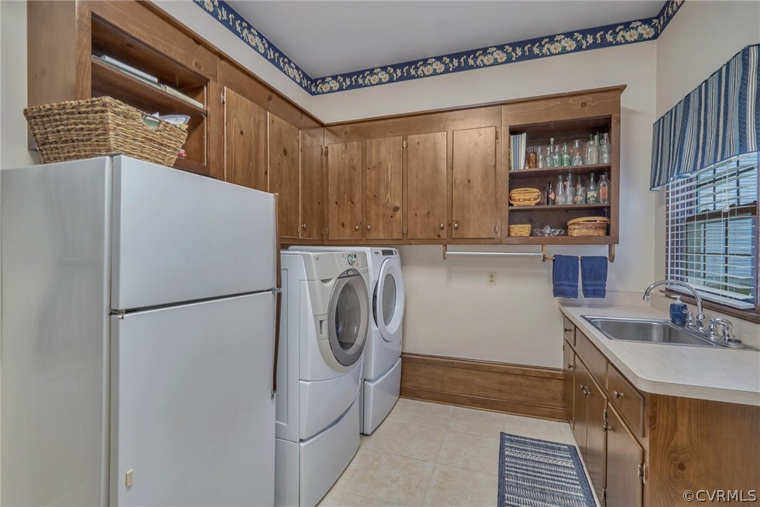 9630 Pasture Hill Road Midlothian, VA 23112 - Photo 13 of 27 Mudroom/laundry room even has a workspace area