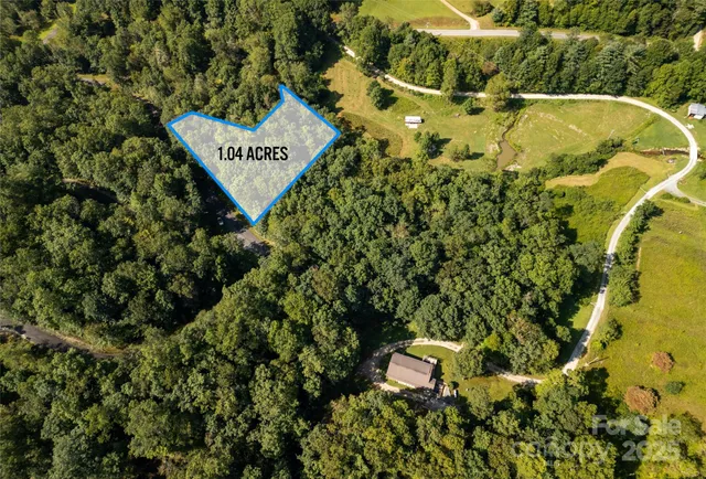 a sign that is sitting in front of a building