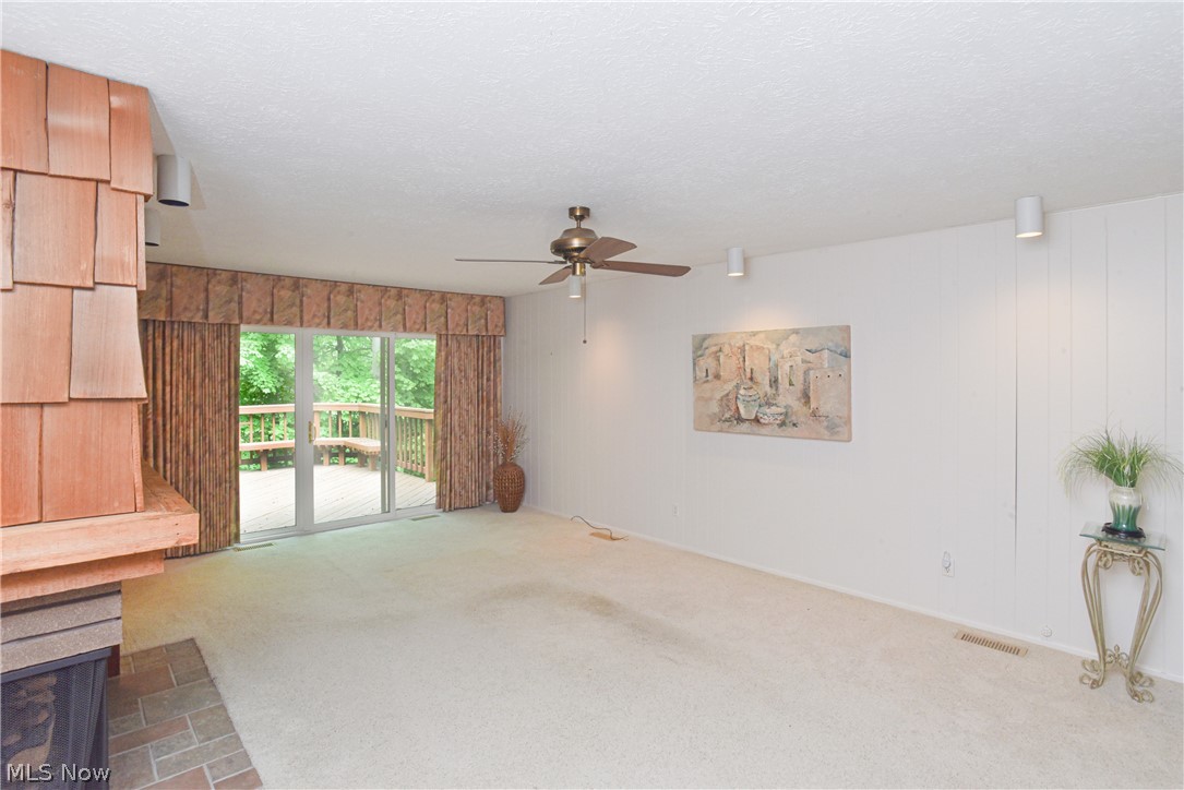 17612 Ridge Creek Road Strongsville, OH 44136 - Photo 13 of 31 Family room.