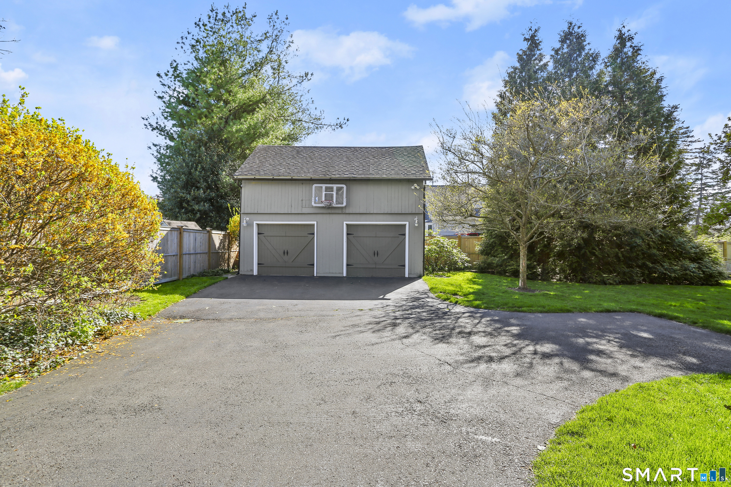 1005 Old Post Road Fairfield, CT 06824 - Photo 32 of 34