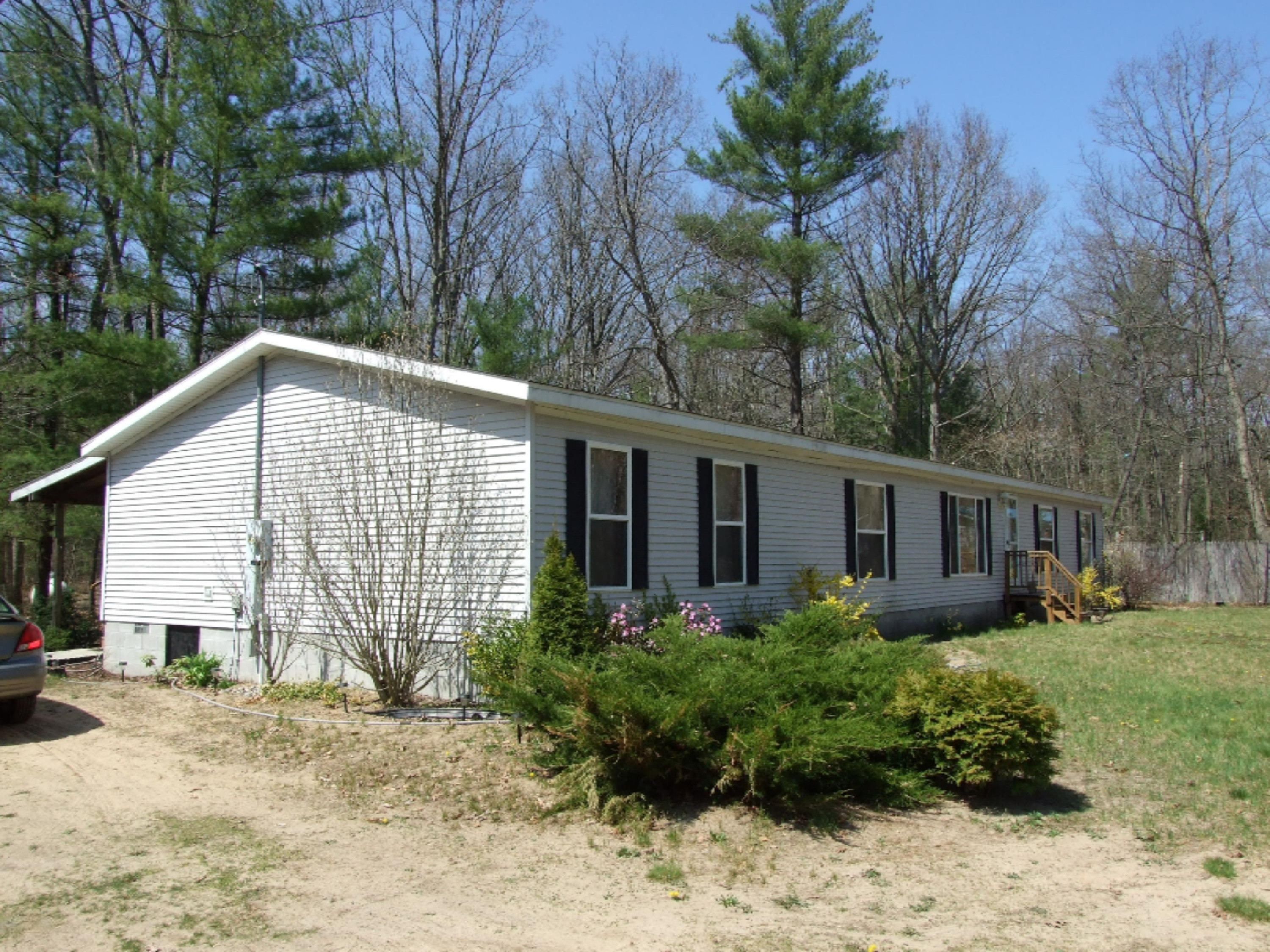 2689 Strand Road Muskegon, MI 49445 - Photo 1 of 27 2006-01-01 21.36.42