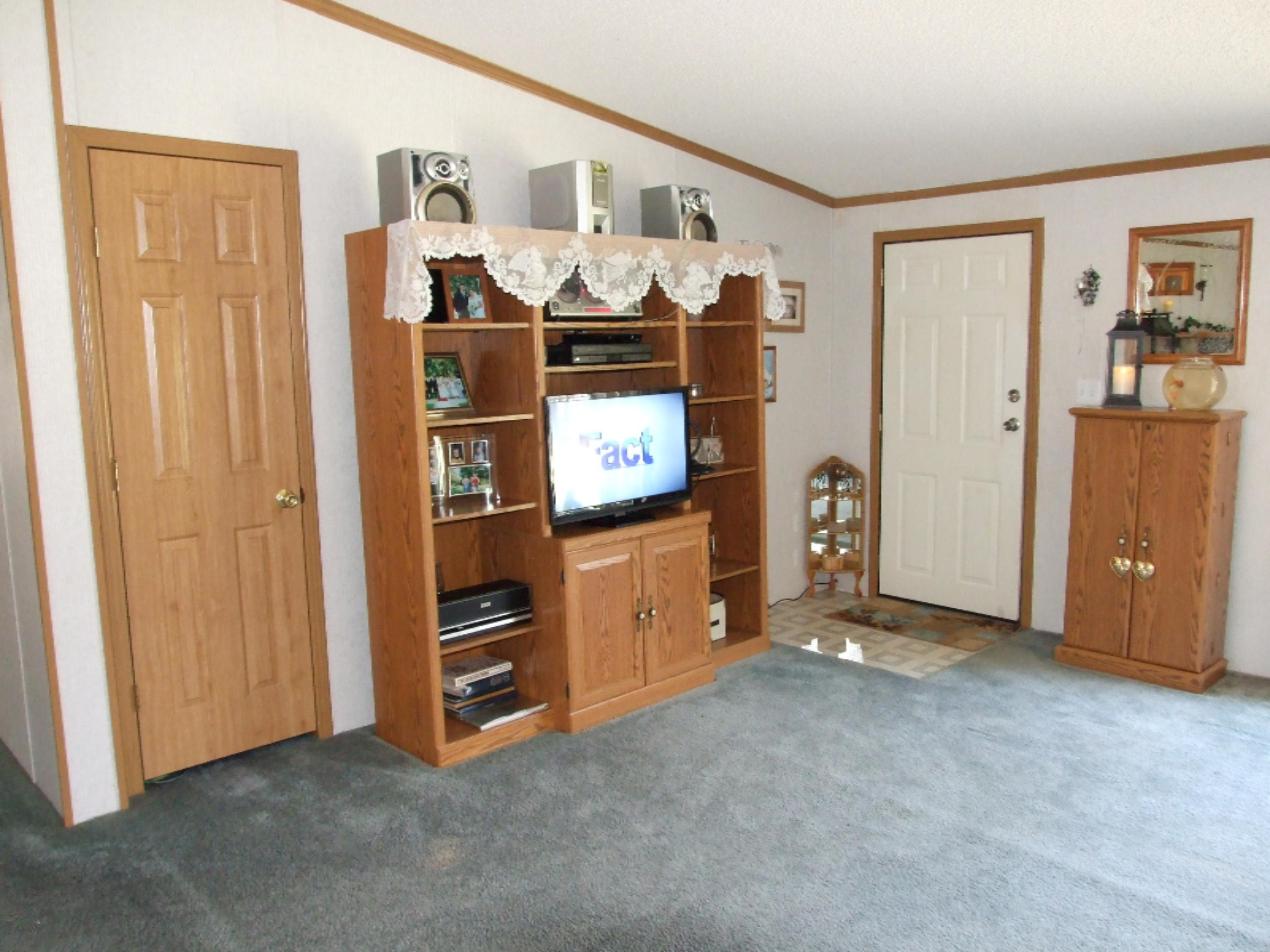 2689 Strand Road Muskegon, MI 49445 - Photo 11 of 27 2006-01-01 21.46.44