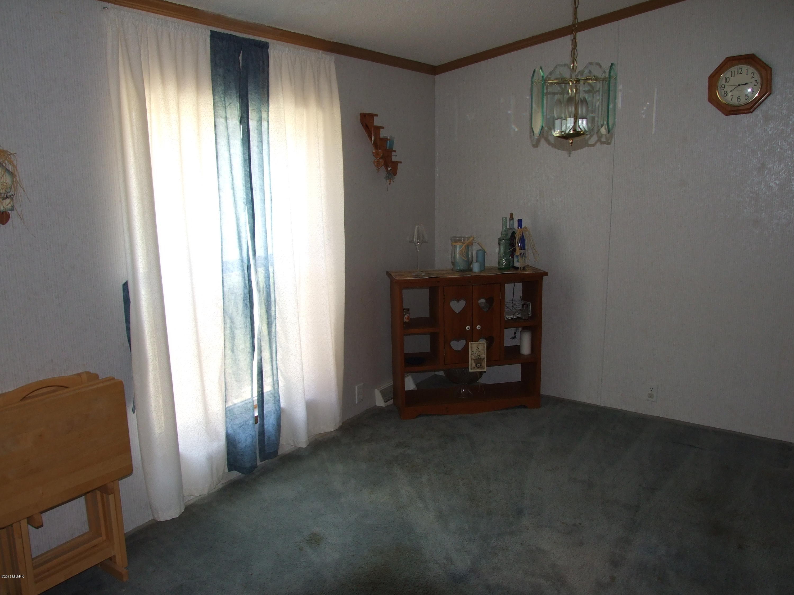 2689 Strand Road Muskegon, MI 49445 - Photo 23 of 27 2006-01-01 21.46.52