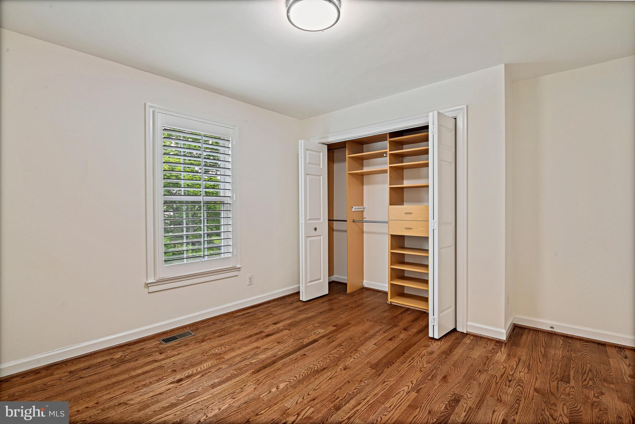 9733 Hidden Valley Road Vienna, VA 22181 - Photo 39 of 70