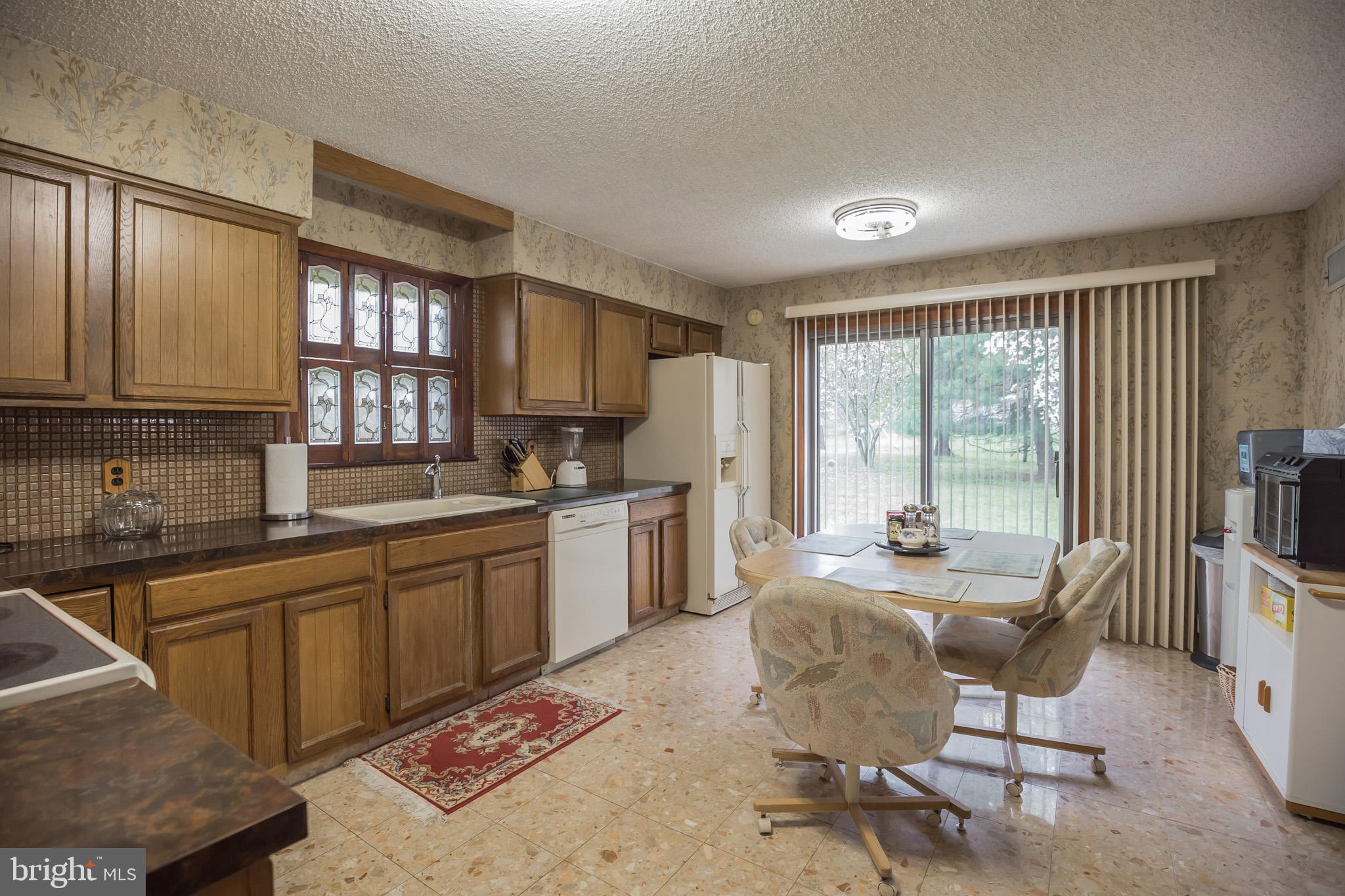 622 Ashton Road Bensalem, PA 19020 - Photo 10 of 29 Large, eat-in kitchen