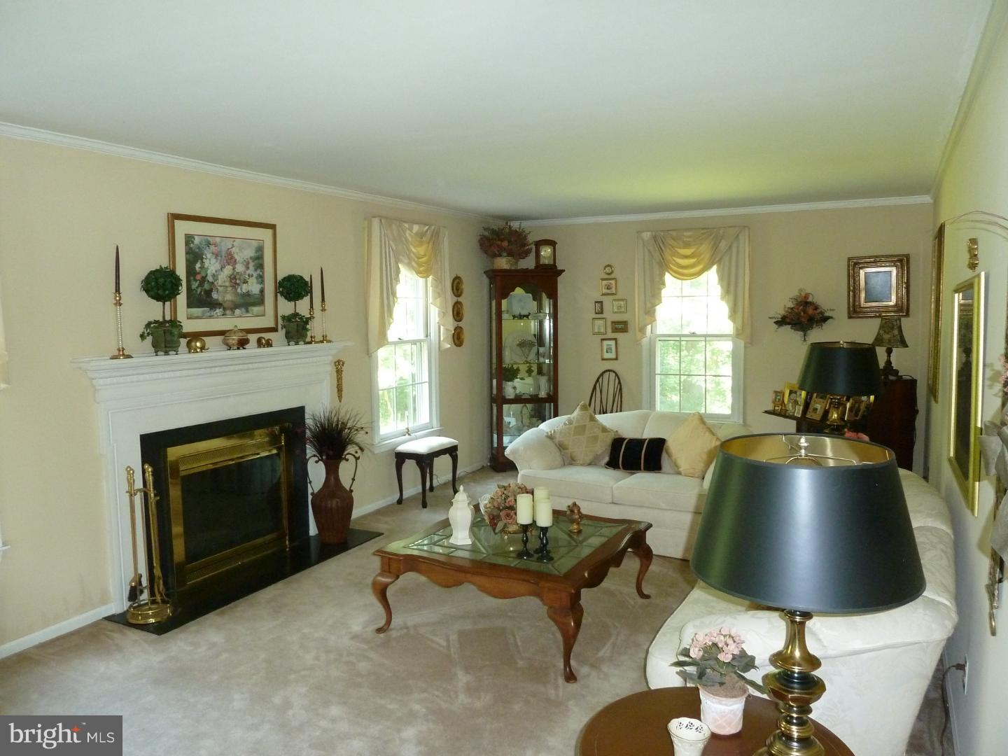 537 Bobbin Mill Road Media, PA 19063 - Photo 2 of 23 Living Room