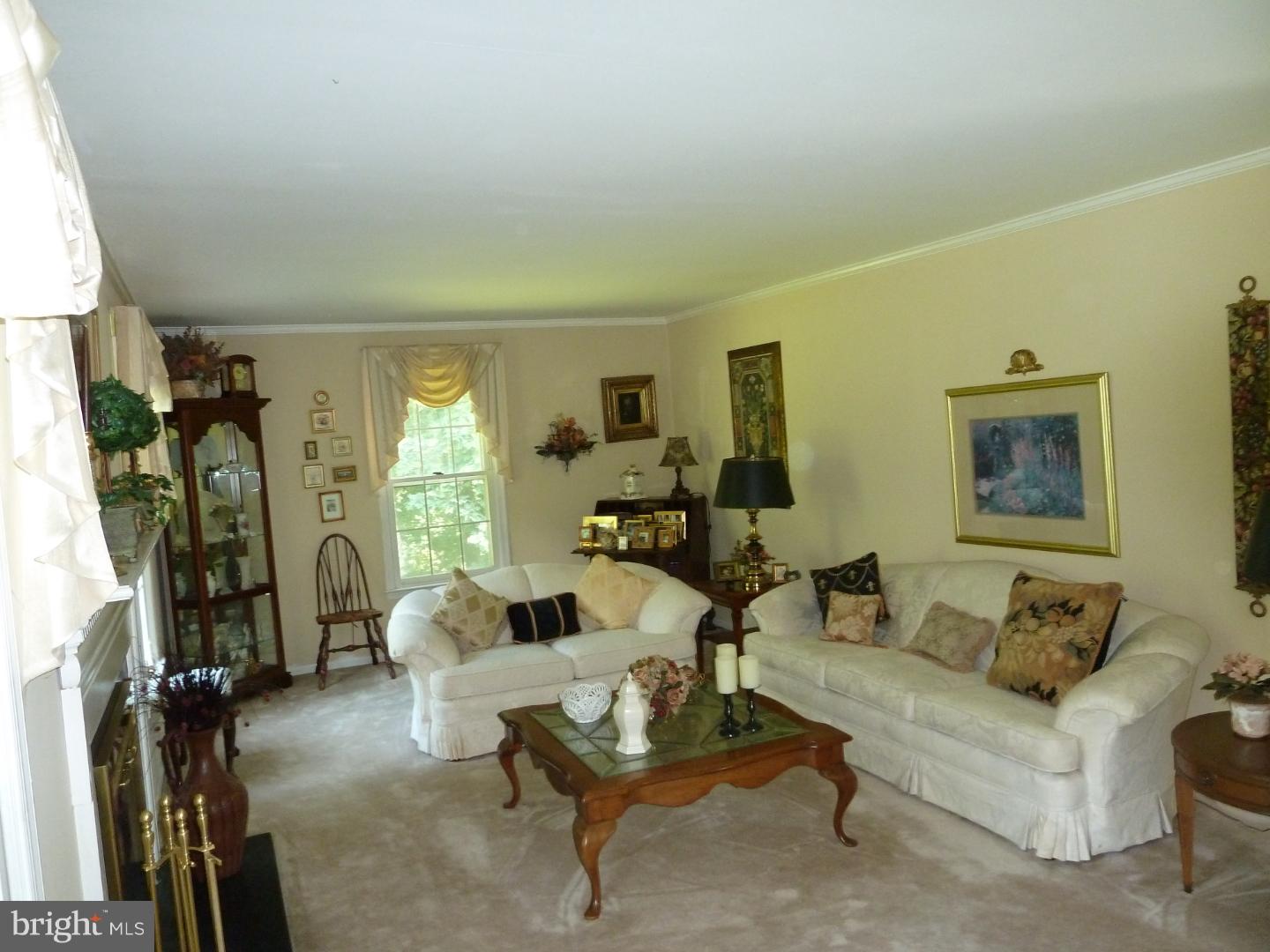 537 Bobbin Mill Road Media, PA 19063 - Photo 3 of 23 Living Room