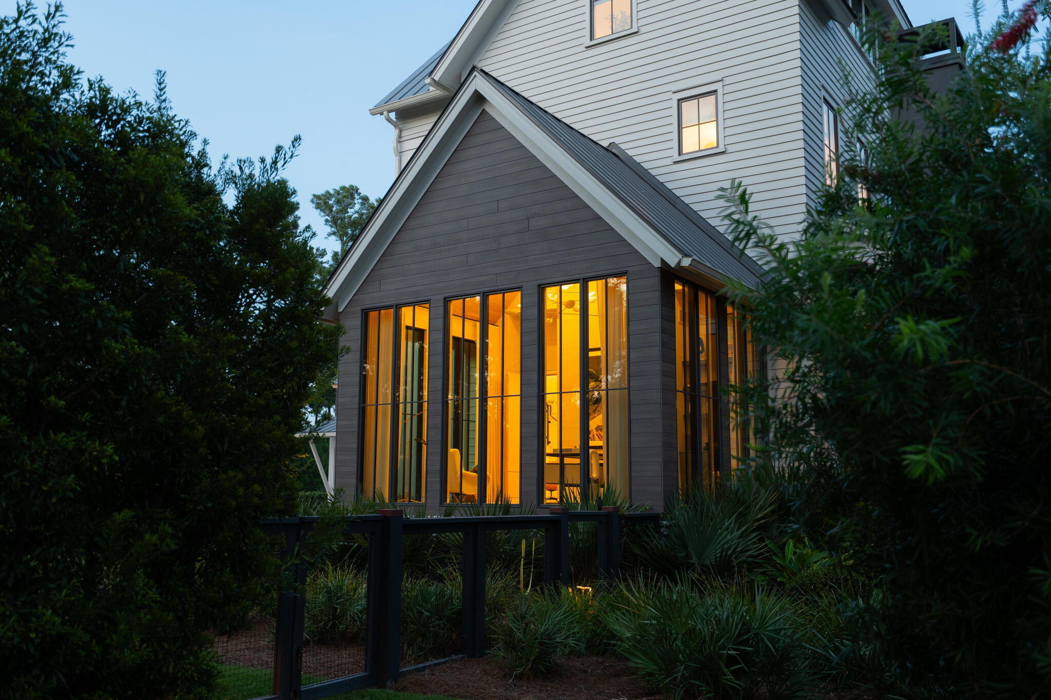142-web-or-mls-Dusk-19