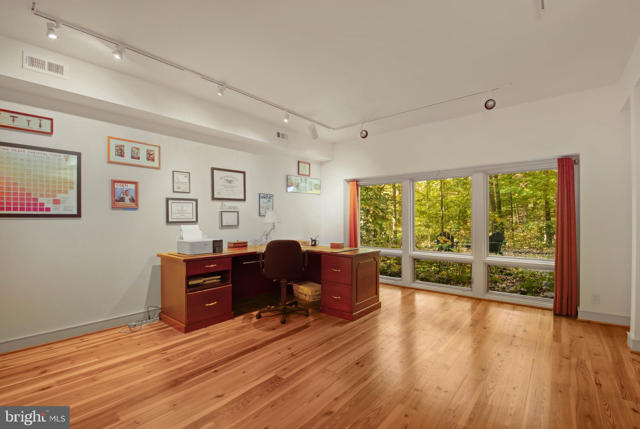 201 Biggs Purchase Lane Lothian, MD 20711 - Photo 32 of 42 a living room with furniture and a wooden floor