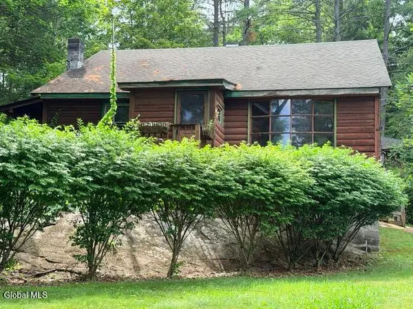 $533,000 | 132 Seelye Road, Queensbury, NY 12804
