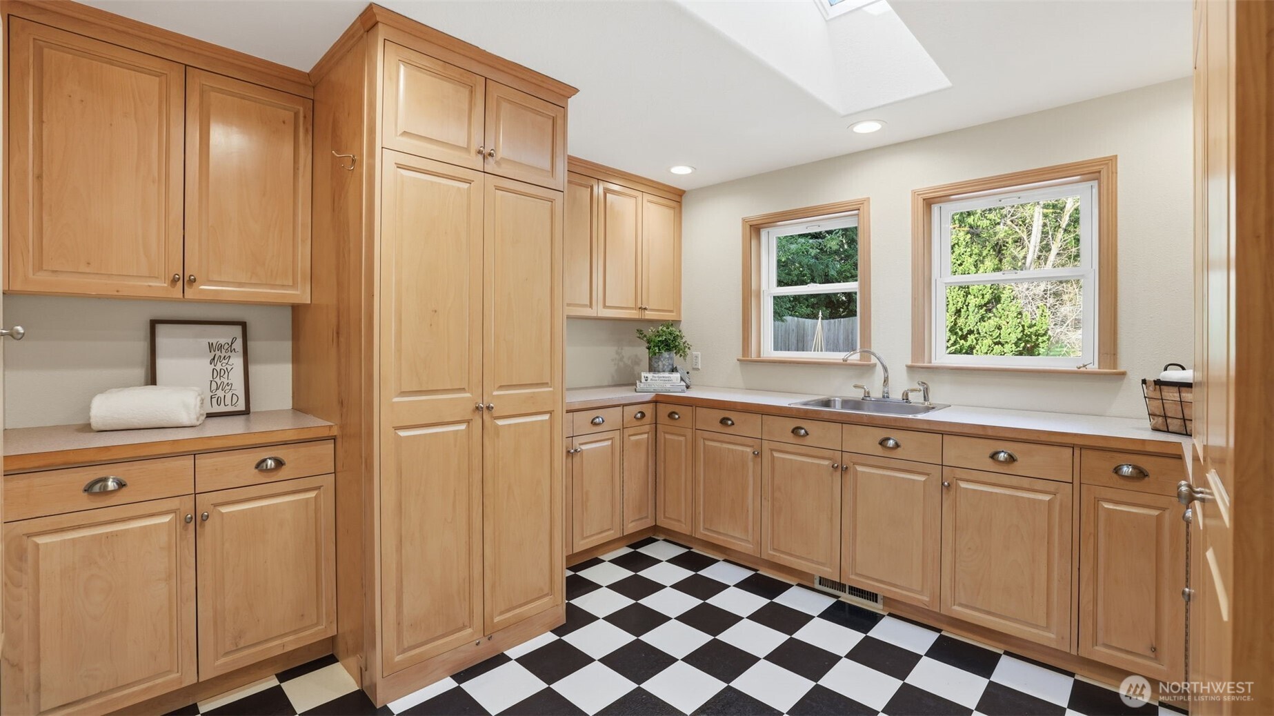 20810 Northeast 78th Street Redmond, WA 98053 - Photo 17 of 39