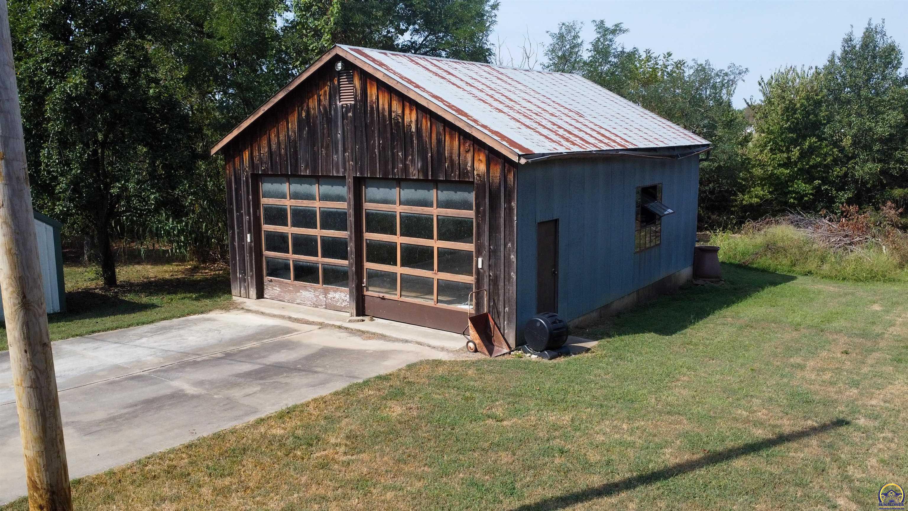 475 Aa 80 Road Fall River, KS 67047 - Photo 12 of 65 Double Bay Garage