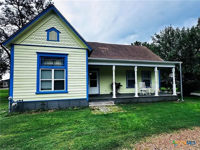 $199,000 | 317 Crittenden Street, Yoakum, TX 77995