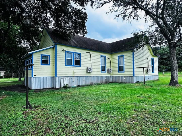 $199,000 | 317 Crittenden Street, Yoakum, TX 77995