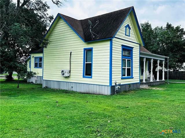 $199,000 | 317 Crittenden Street, Yoakum, TX 77995